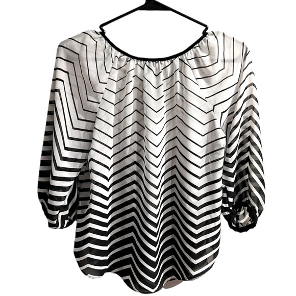 By By Blouse - Picture 2 of 2